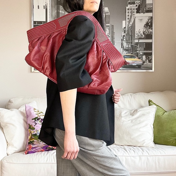 Leather slouchy oversized burnt red shoulder bag with studs - Picture 3 of 15